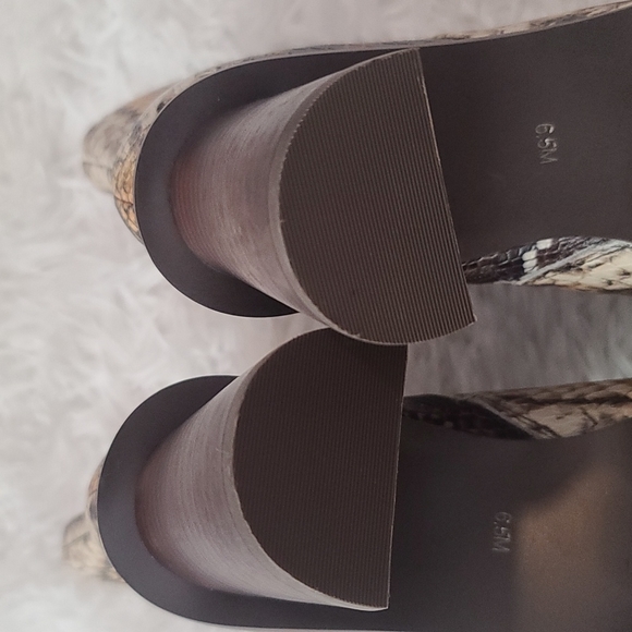 Gibson Latimer | size 6.5 |snake skin style bootie - Picture 6 of 9